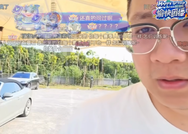 饿了？拉门斯被拍到在比利时替补席啃苹果