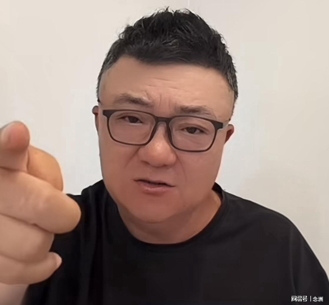 火箭再签2米08中锋！14+3名单5大内线坐镇，斯通3类角色全部配齐
