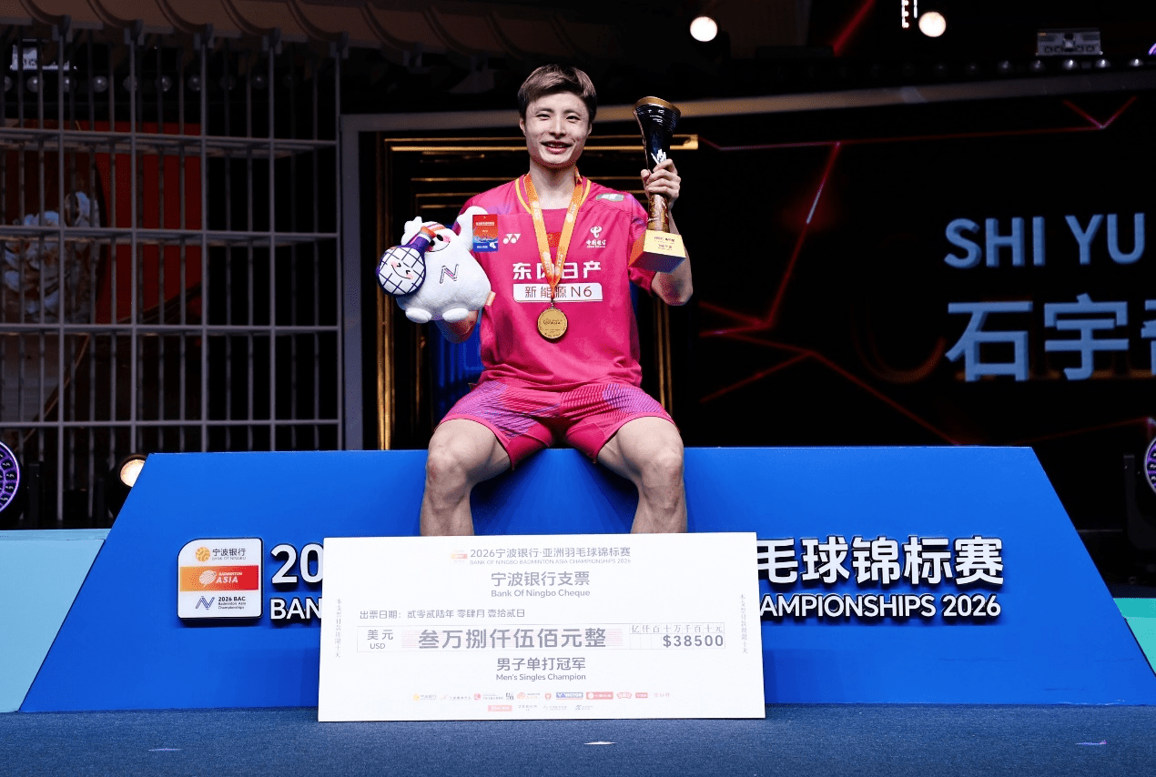 乐鱼4连胜12球！从小球队到欧冠新军，法布雷加斯打造的科莫，改变意甲争冠格局
